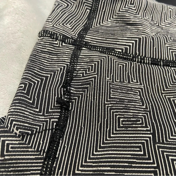Lululemon Pace Rival Crop Maze Jacquard Leggings White Black 31375 - Picture 10 of 13
